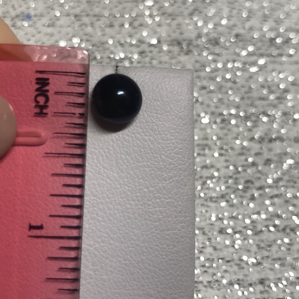 🌟 Black Freshwater Pearl Stud Earrings - Picture 3 of 3